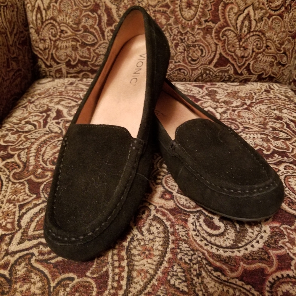 NWOT - Vionic Leather Moccasins - Debbie